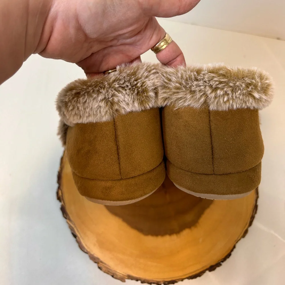 Isotoner Women's Signature Memory Foam Slippers Brown with faux fur Size 9.5/10 - Picture 7 of 8